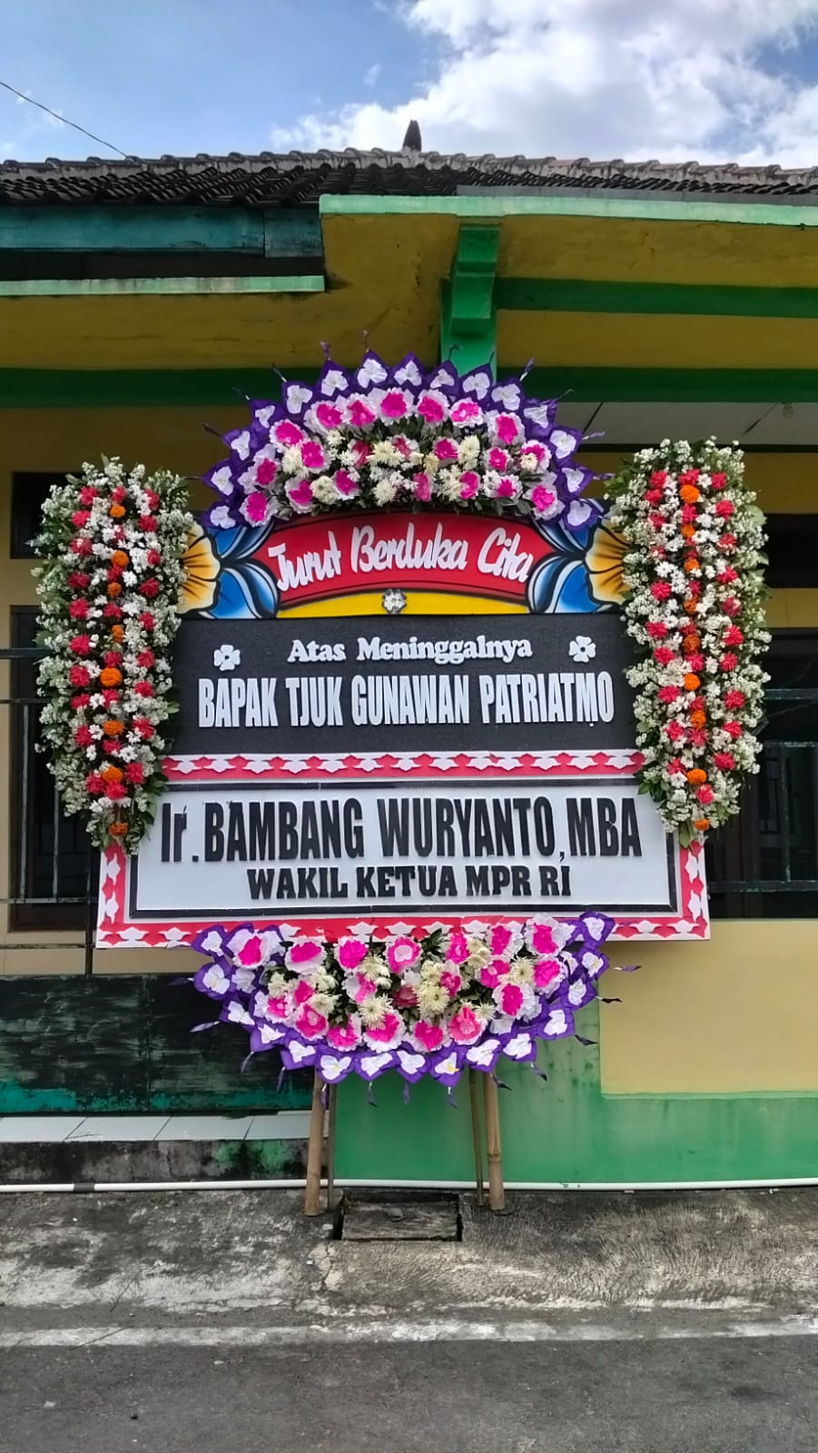 Pengiriman Karangan Bunga Kharisma Florist Solo Raya
