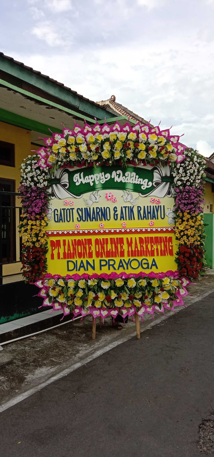 Pengiriman Karangan Bunga Kharisma Florist Solo Raya